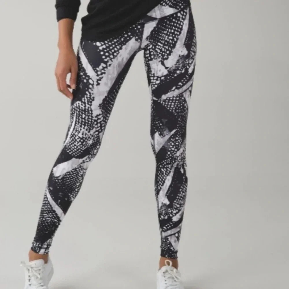 Lululemon Wunder under size 6